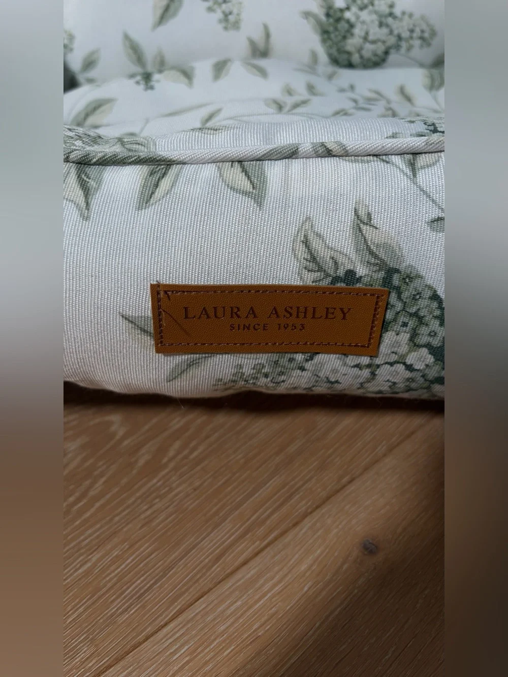 Pet Bed - Floral Green Leaf Print
